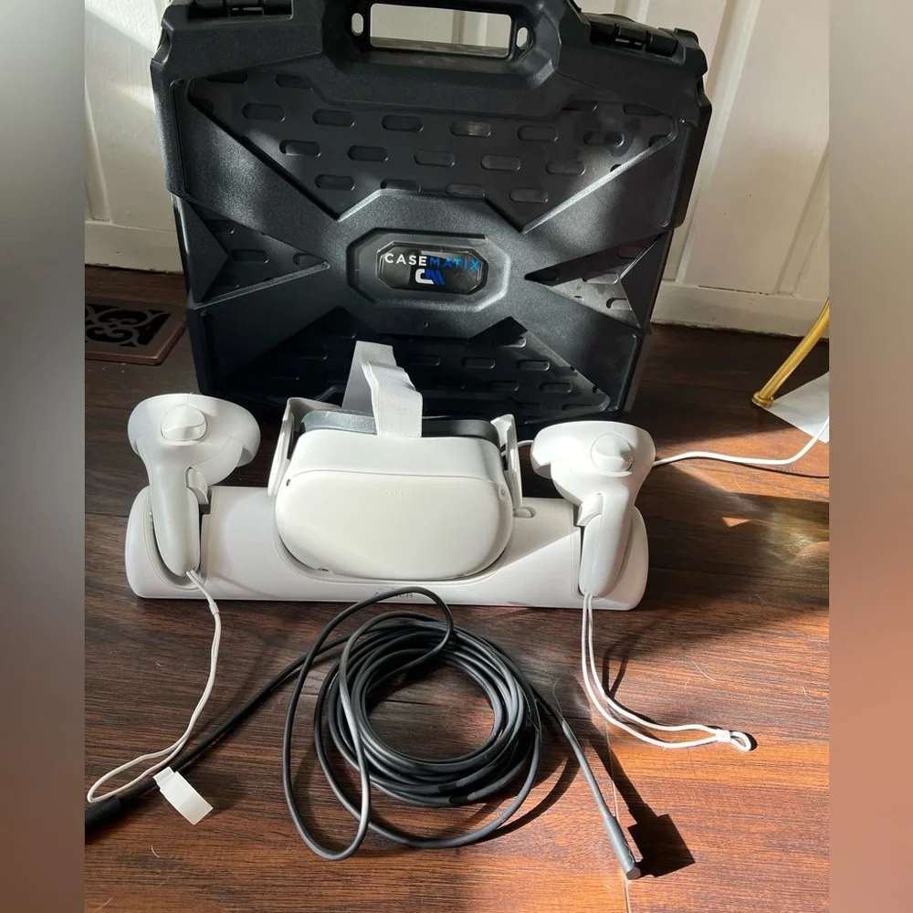 Oculus Quest 2 128 with docking station and carry case. Like new.